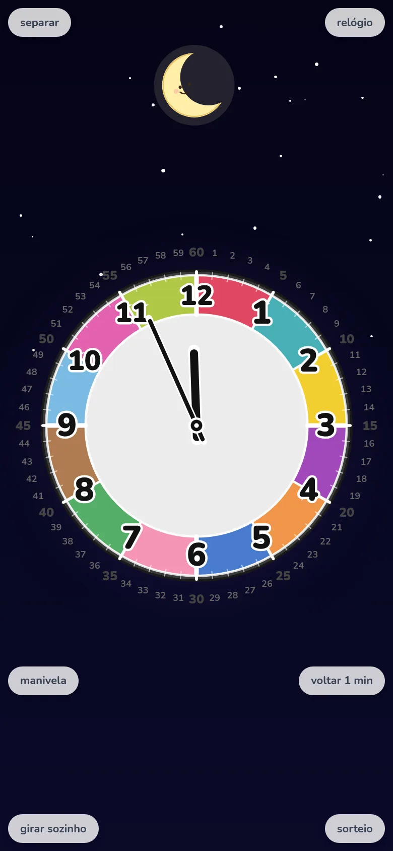 Criança praticando a leitura das horas no celular. Modo de rotação livre do app de relógio educativo Futatoki the clock.